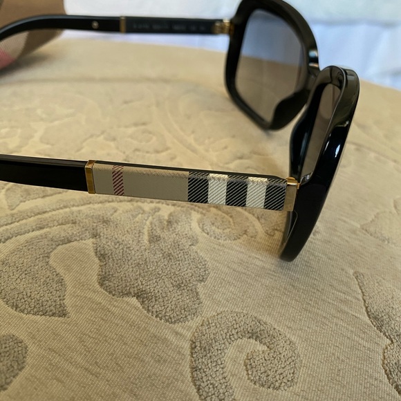 Burberry Black Square Sunglasses with Case - Picture 6 of 8